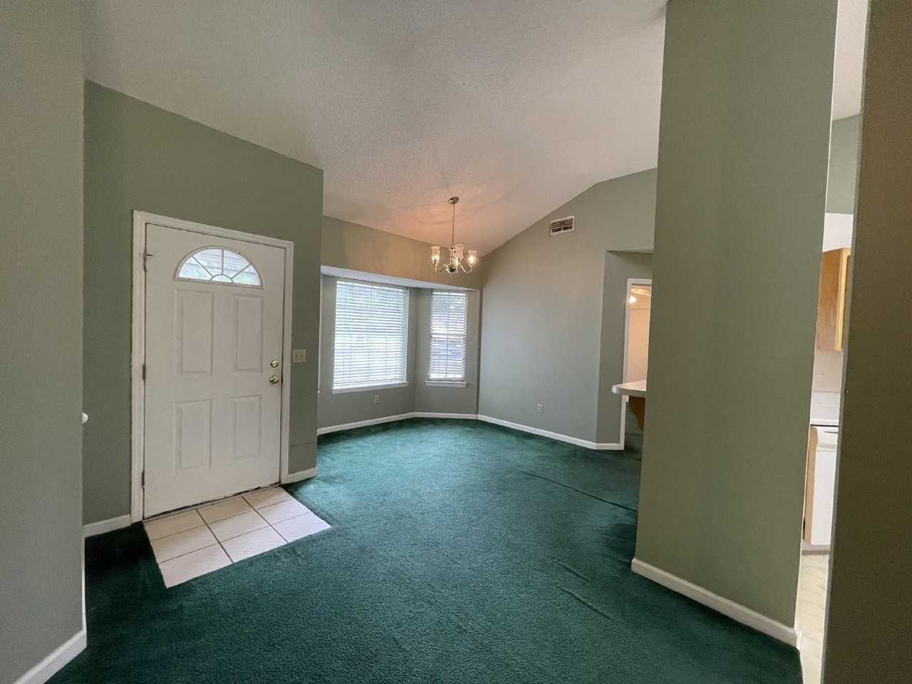 18 Neil St Ne - Photo 2 of 16