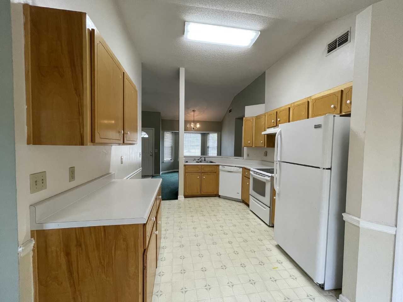 18 Neil St Ne - Photo 6 of 16