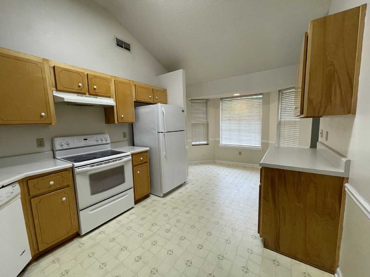 18 Neil St Ne - Photo 7 of 16