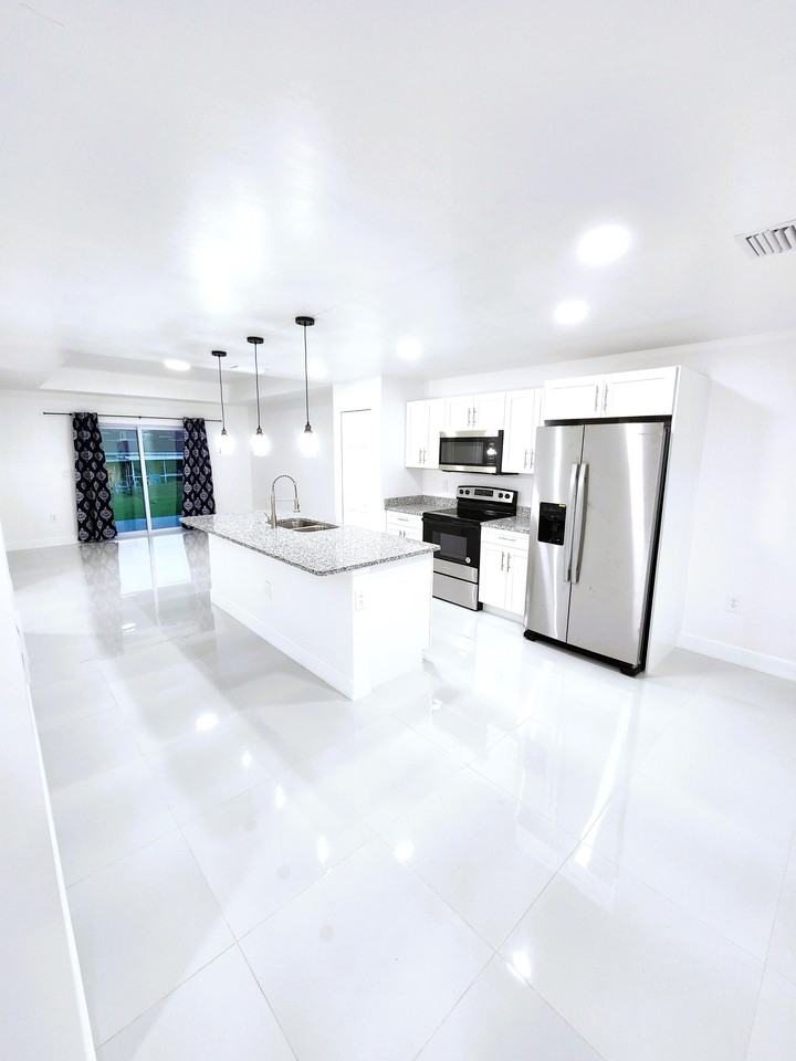 4810 Leonard Blvd S - Photo 2 of 34