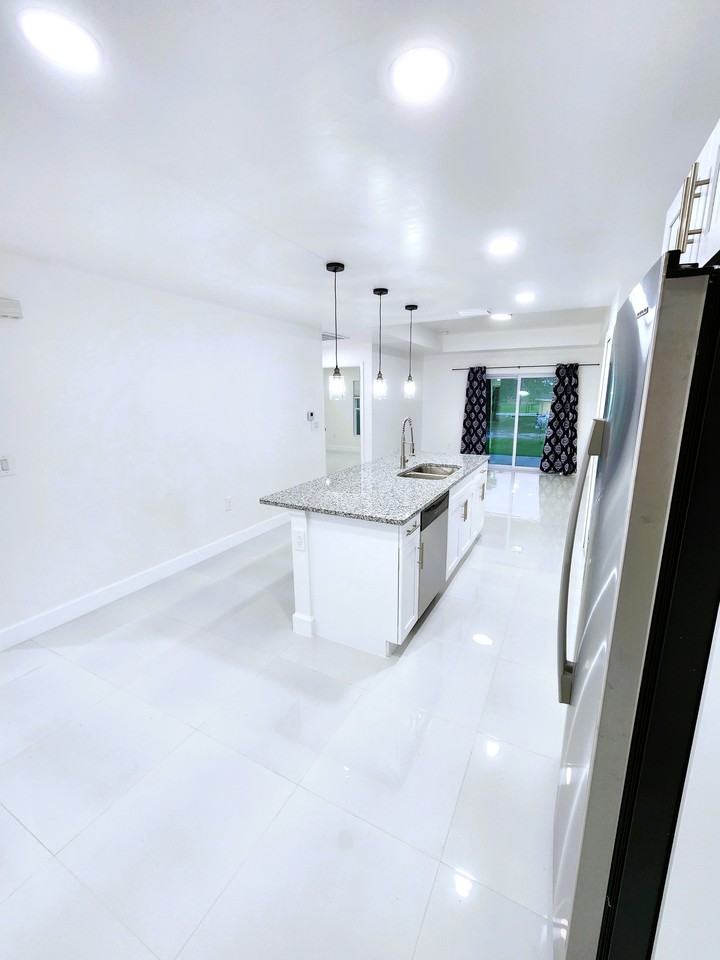 4810 Leonard Blvd S - Photo 3 of 34