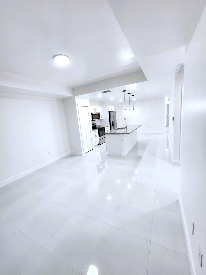 4810 Leonard Blvd S - Photo 5 of 34