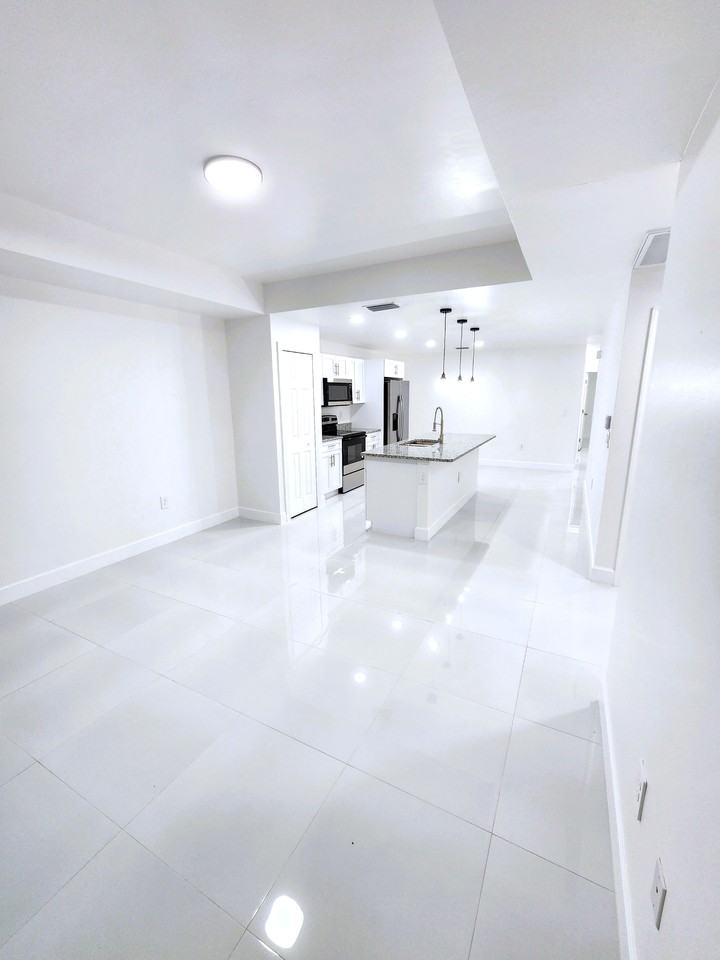 4810 Leonard Blvd S - Photo 7 of 34