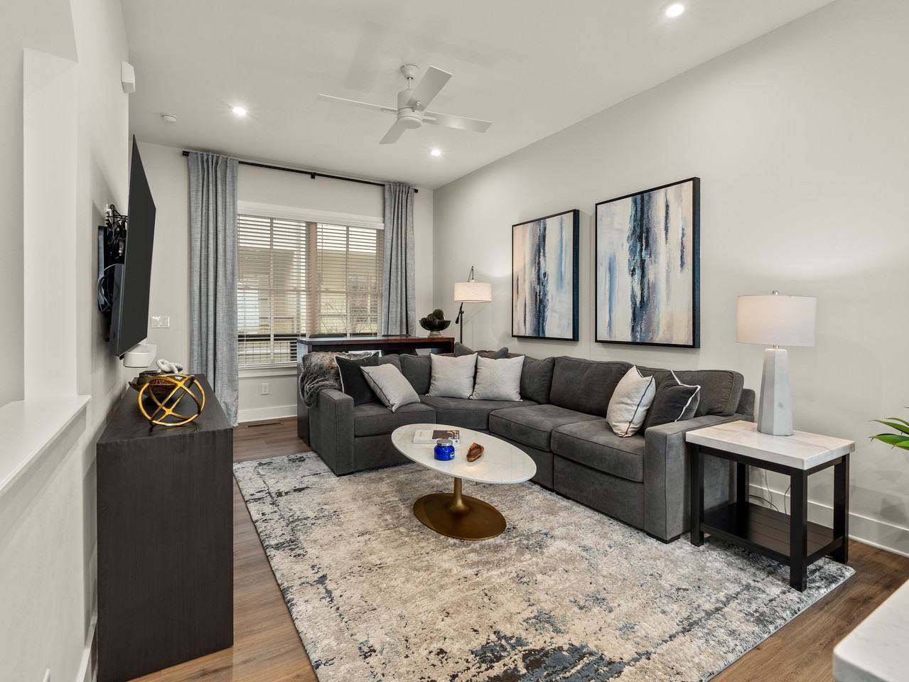 1068 Crest Cir Se #A - Photo 3 of 37