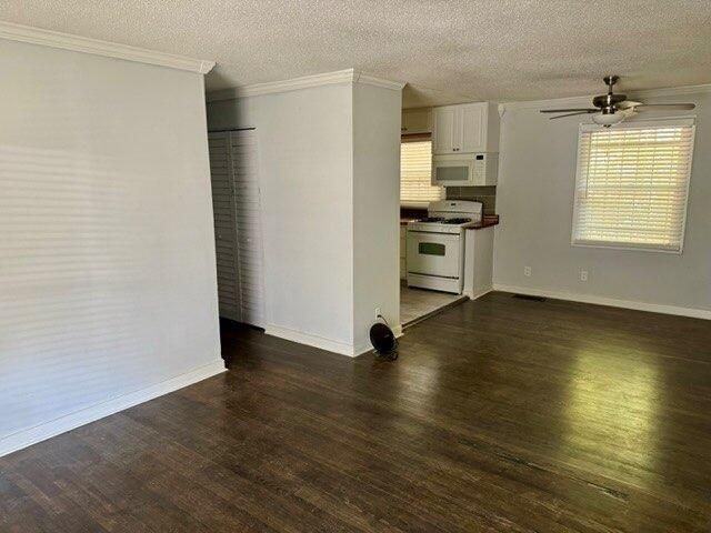 2350 Baywood Dr Se - Photo 2 of 10