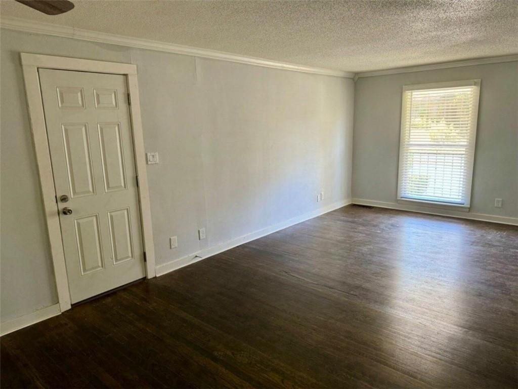 2350 Baywood Dr Se - Photo 3 of 10