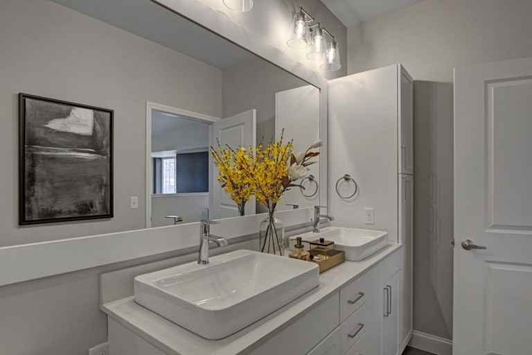 Lake & Irving Ave S #411 - Photo 4 of 9