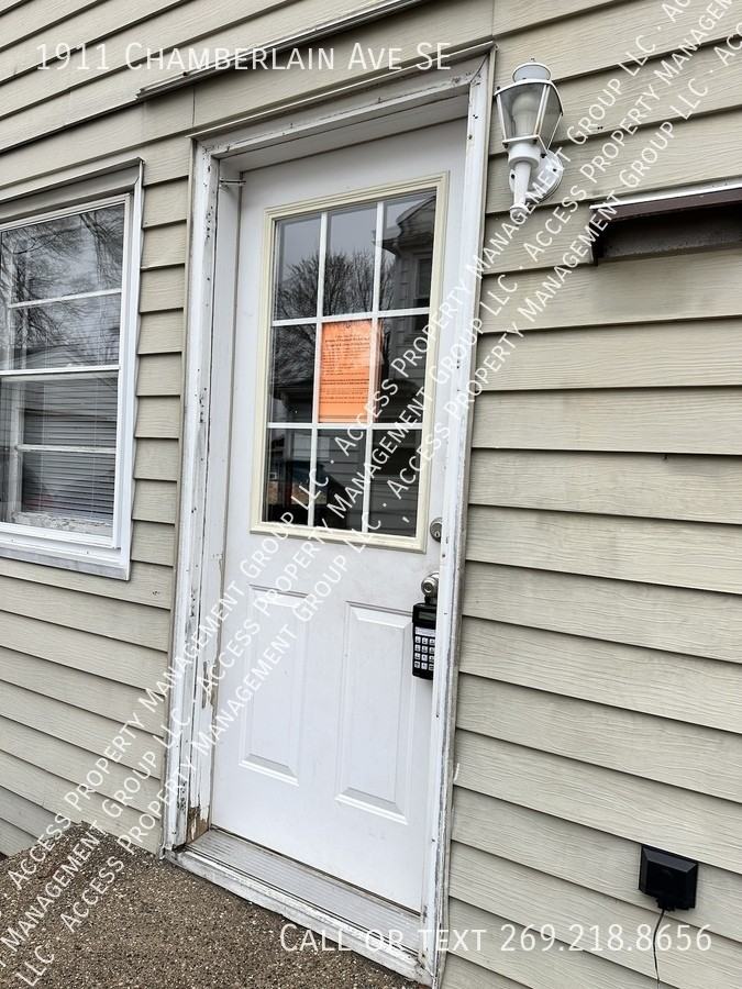 1911 Chamberlain Ave Se - Photo 2 of 43