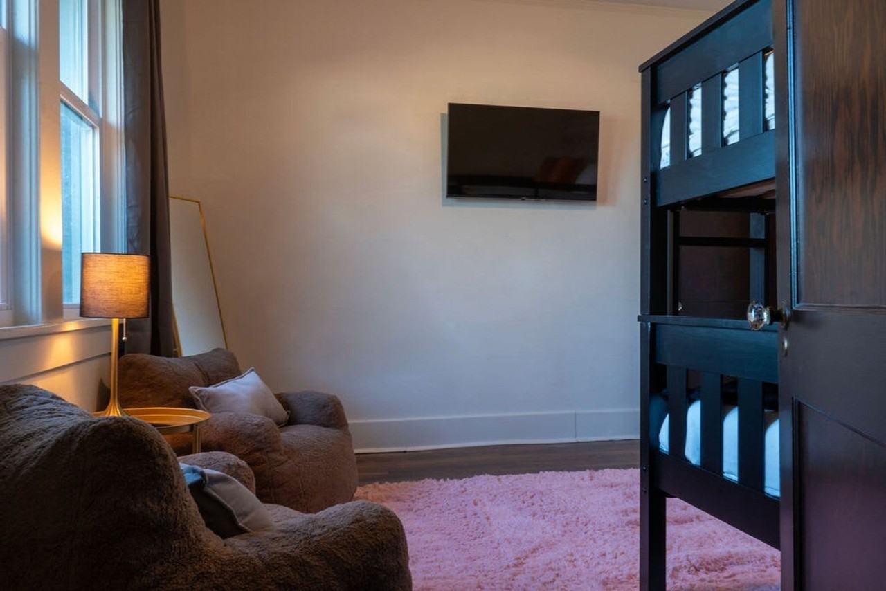 158 N Willett St #1023130P - Photo 2 of 31