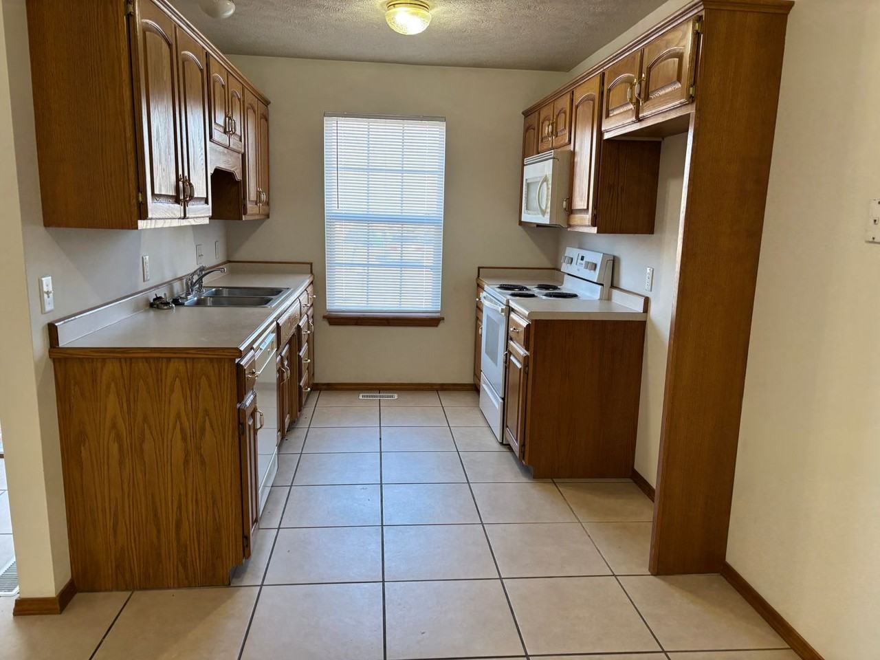 4352 W La Siesta St - Photo 4 of 11