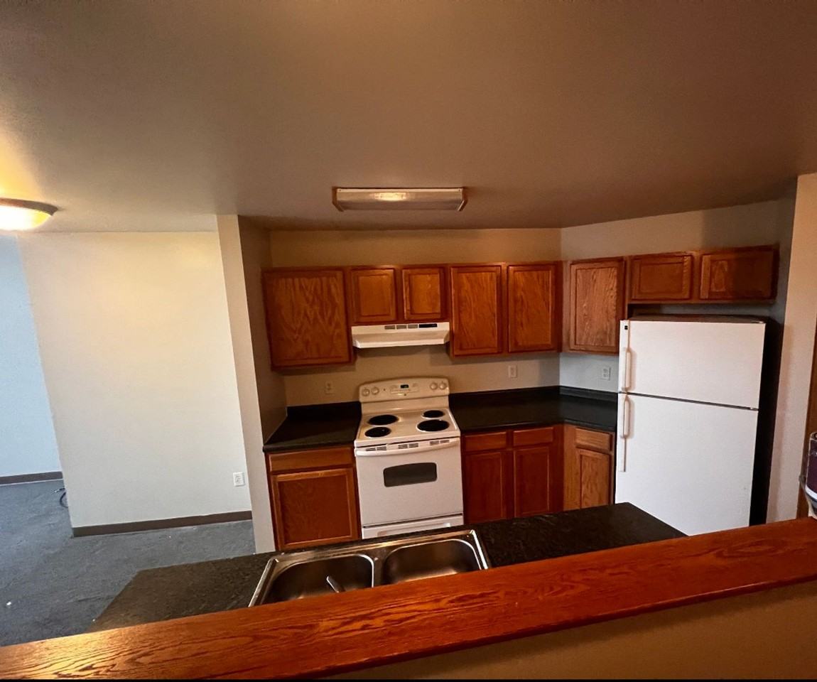 87 E Main St - Photo 2 of 5