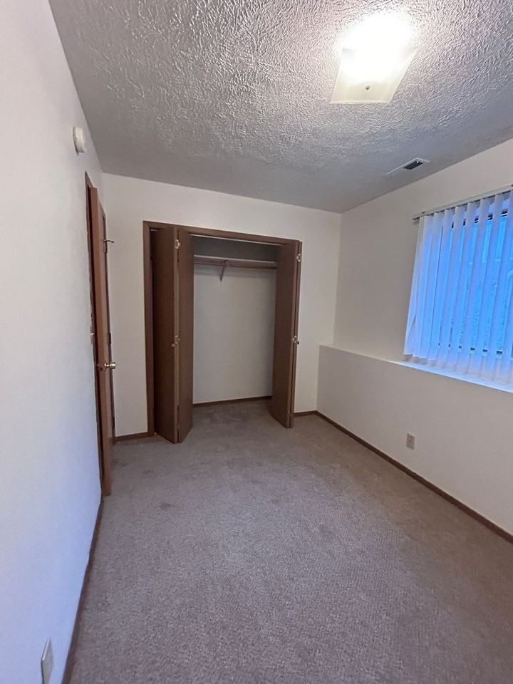 220 W 2nd St - Photo 7 of 11