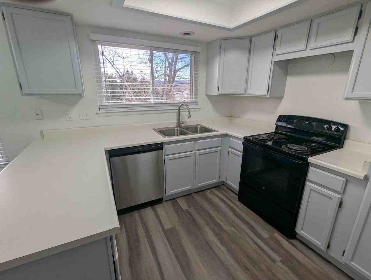 444 Spring Grove Avenue - Photo 6 of 23