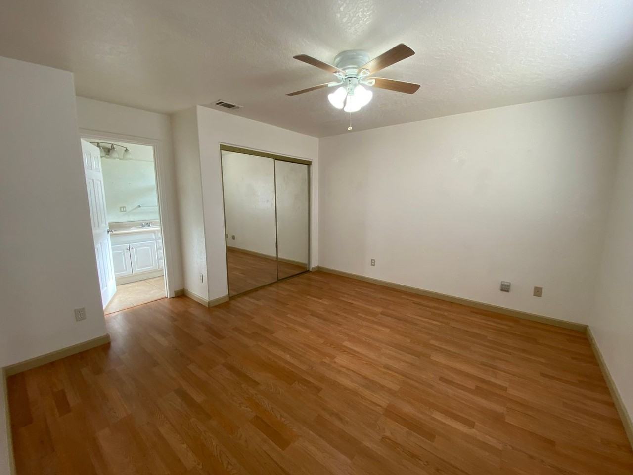 13632 Nassau Dr - Photo 5 of 12