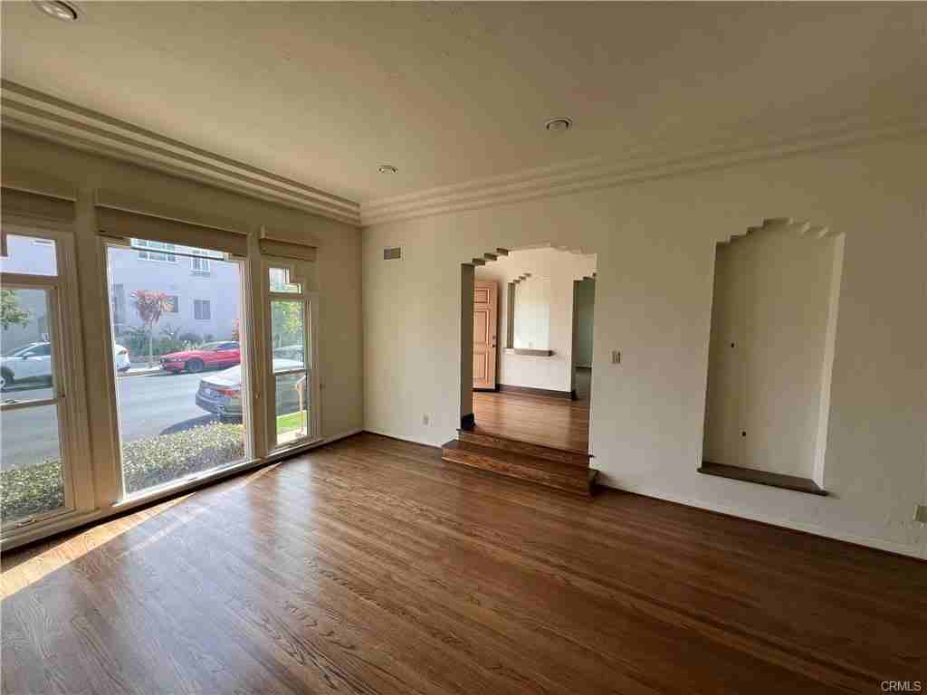 395 S Edinburgh Ave - Photo 2 of 8