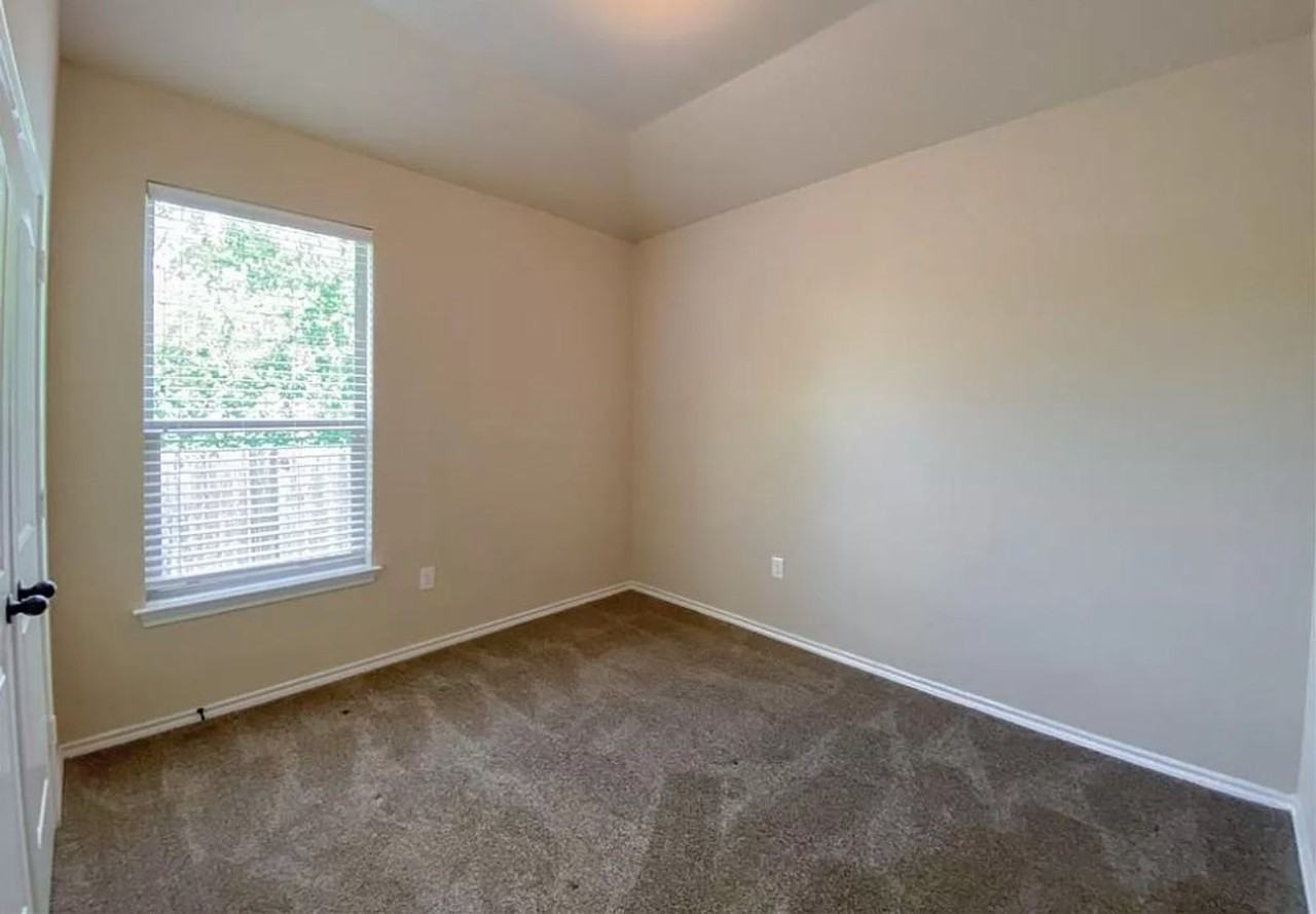 137 Creekside Villa Dr - Photo 4 of 13