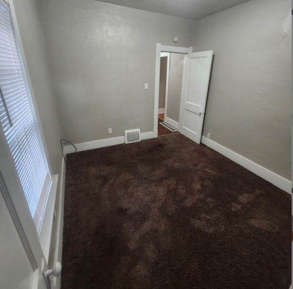1015 Hawk St - Photo 2 of 8