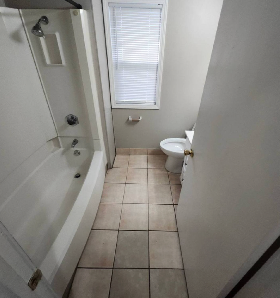 1015 Hawk St - Photo 3 of 8