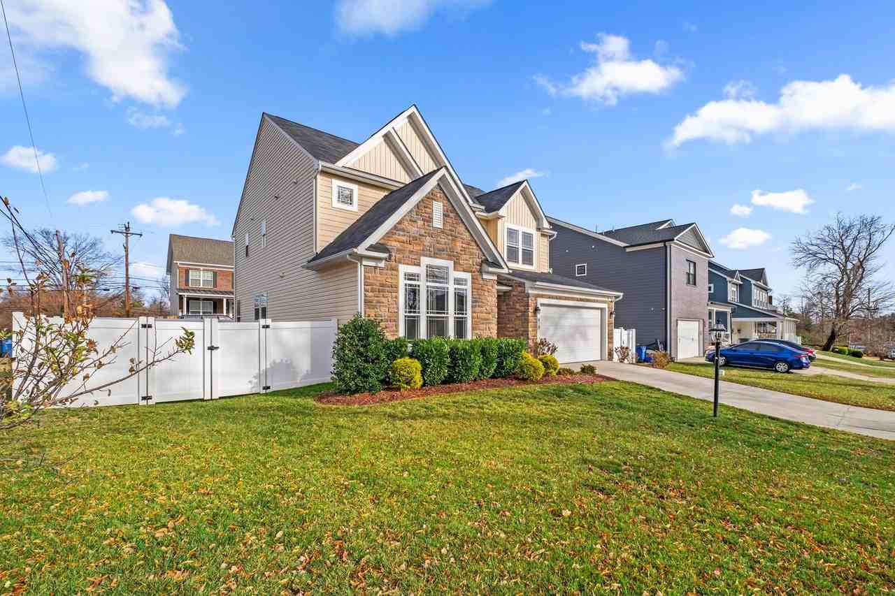 419 Gilmoure Dr - Photo 2 of 50