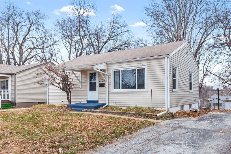 9705 Lilly Jean Dr - Photo 2 of 17