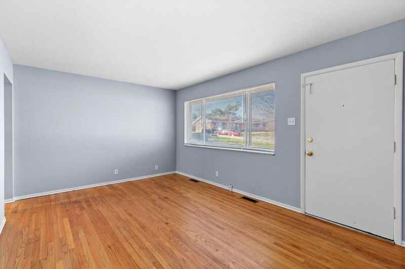 416 S Cadillac Dr - Photo 2 of 16