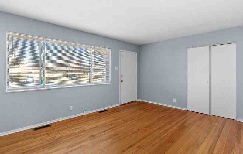 416 S Cadillac Dr - Photo 3 of 16