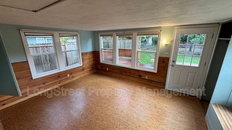 1137 Nw 13th St - Photo 4 of 26