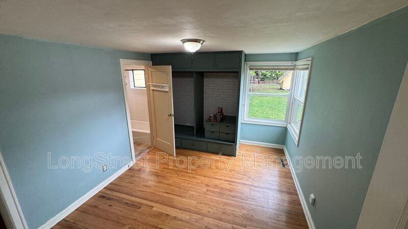 1137 Nw 13th St - Photo 7 of 26