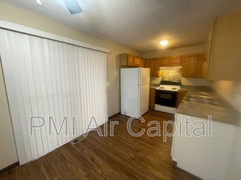 1102 E Morris St - Photo 2 of 14