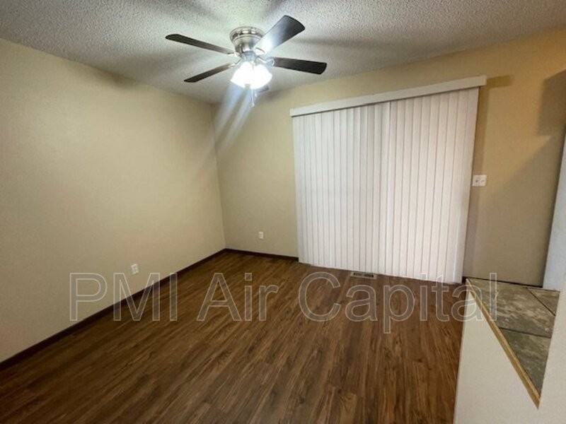 1102 E Morris St - Photo 3 of 14