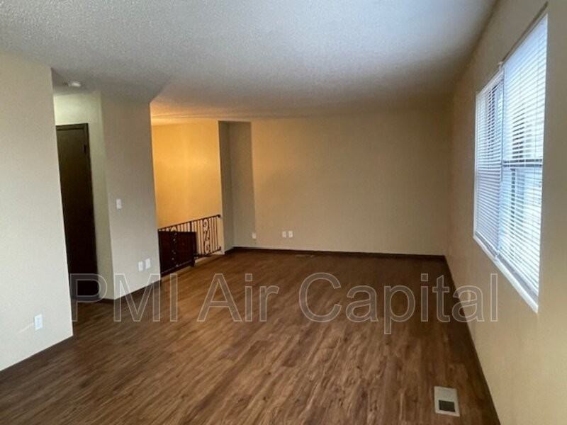 1102 E Morris St - Photo 4 of 14