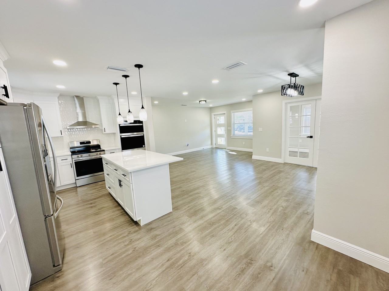 4211 Des Moines St Ne - Photo 6 of 33