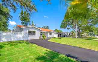 4211 Des Moines St Ne - Photo 1 of 1