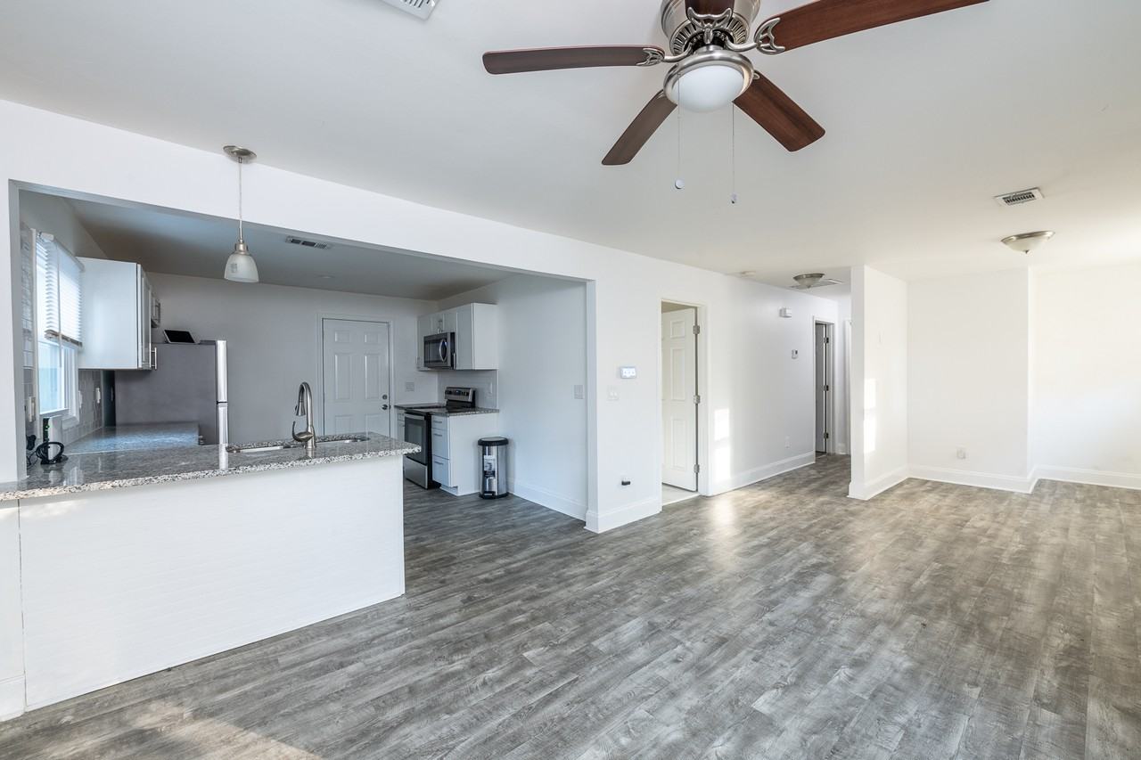 2973 1st Avenue Southwest - Photo 3 of 29