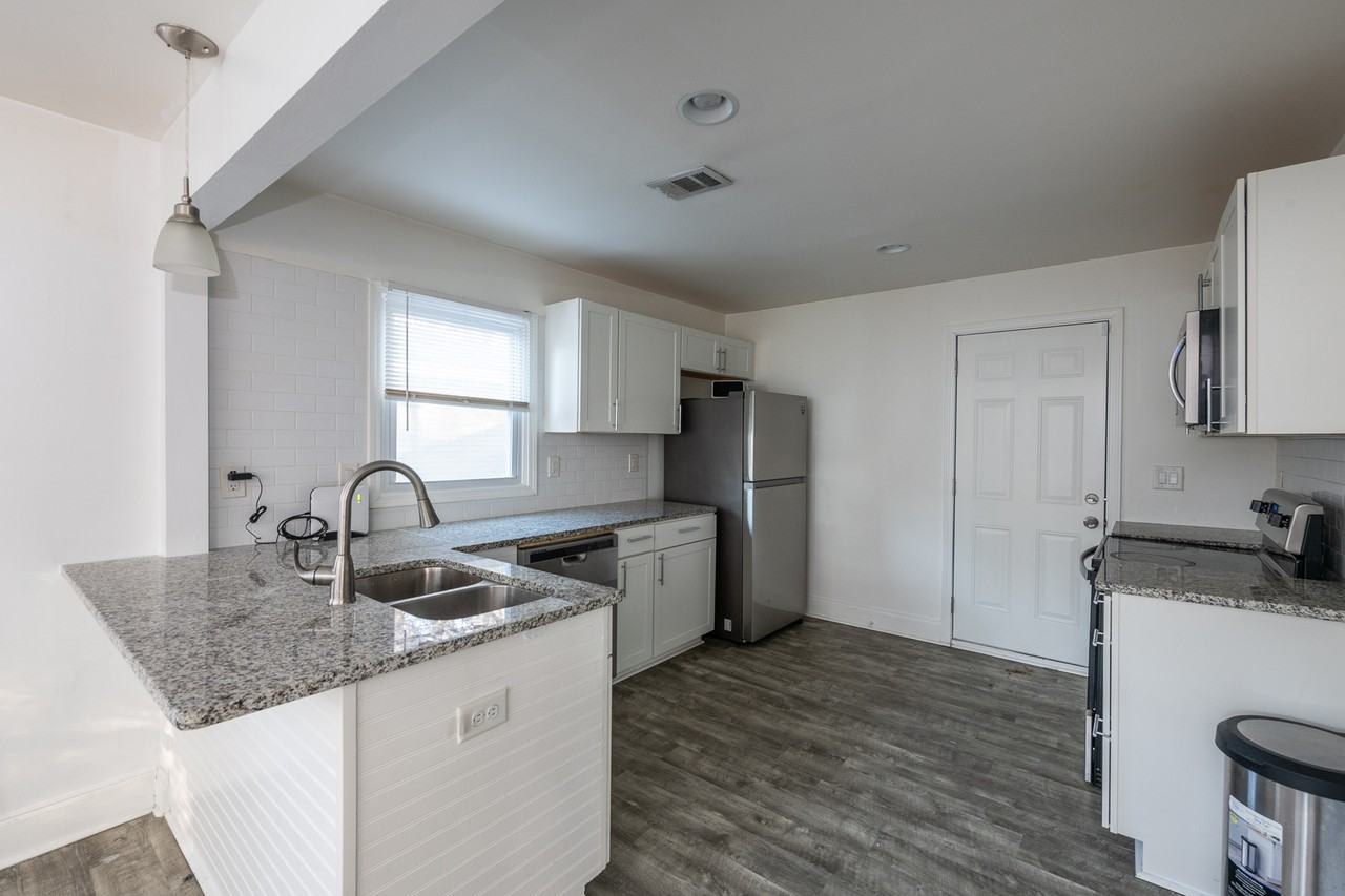 2973 1st Avenue Southwest - Photo 2 of 29