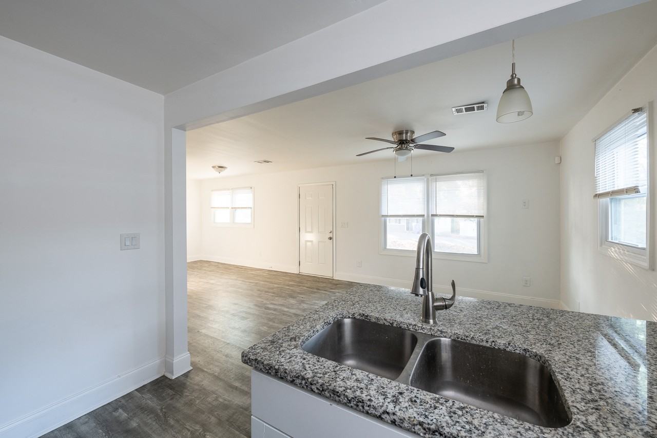 2973 1st Avenue Southwest - Photo 5 of 29