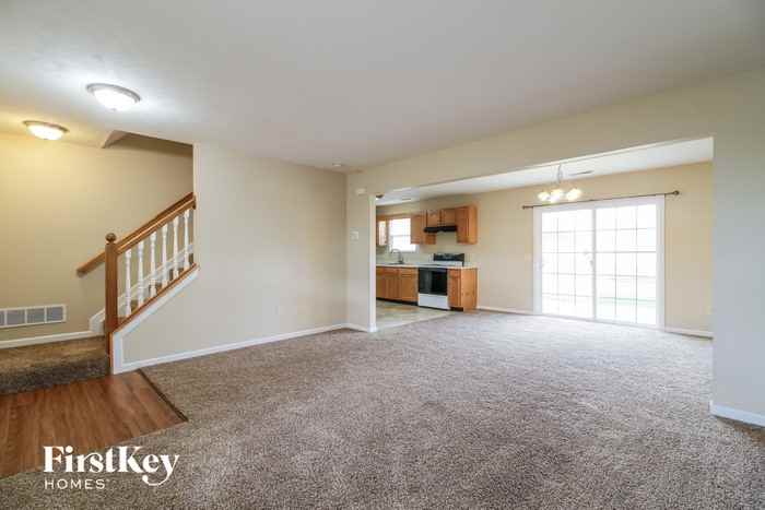 448 Draft Ct - Photo 2 of 15