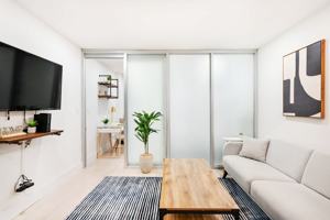 featured image of 244 E 75th St