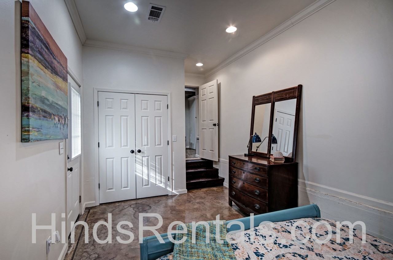 1142 Saint Ann Street #B - Photo 3 of 16