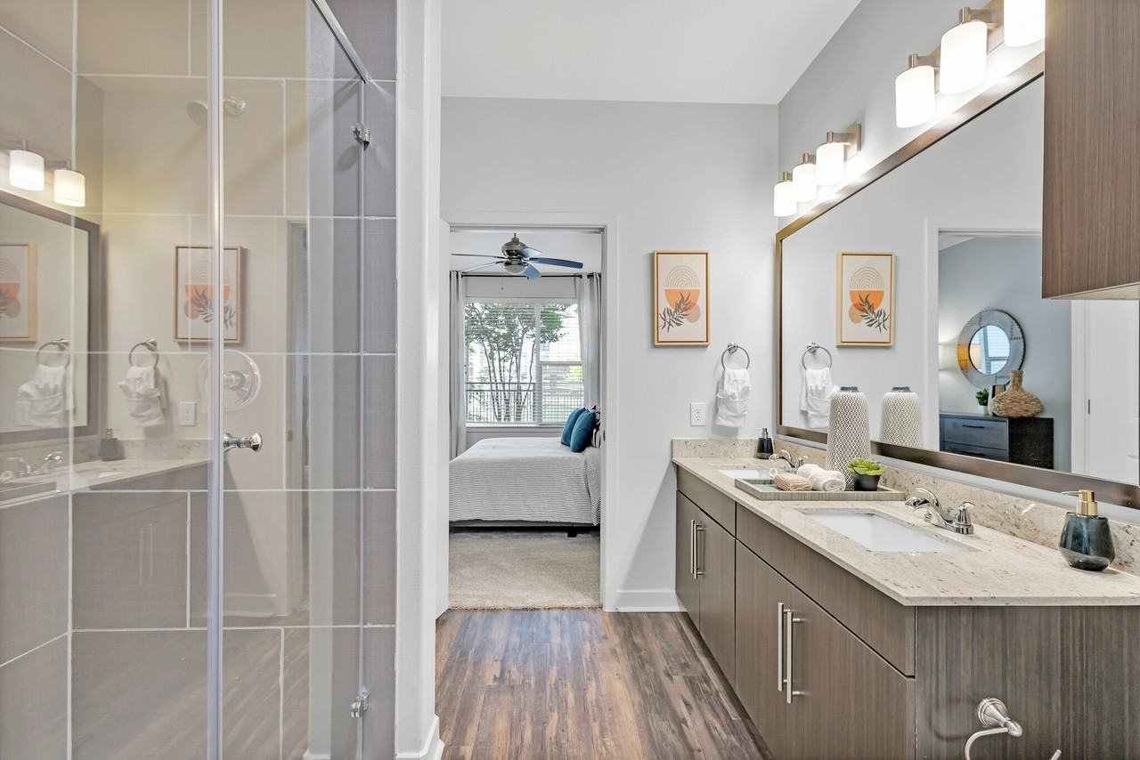 2628 Live Oak St - Photo 2 of 37