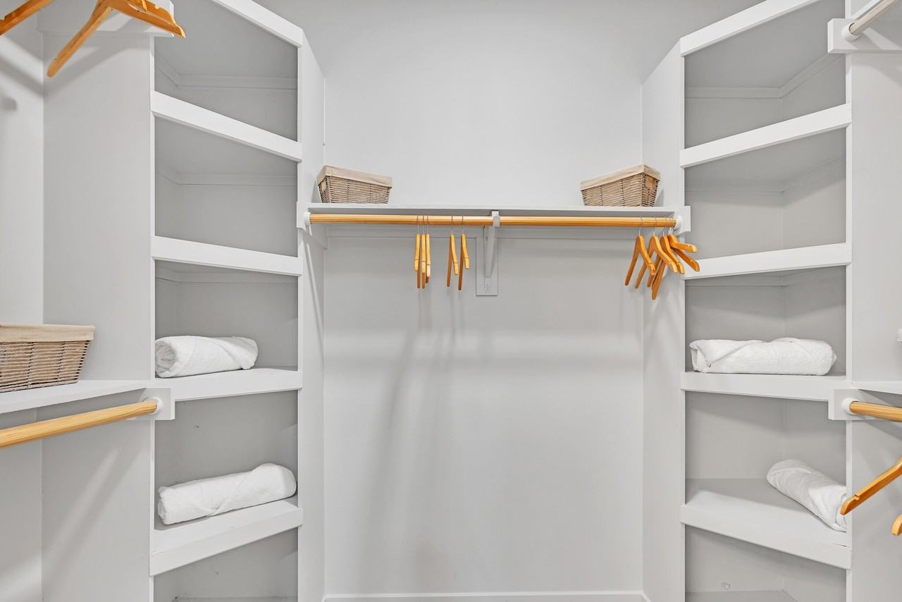 2628 Live Oak St - Photo 4 of 37