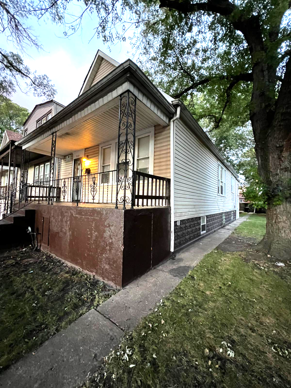 9149 S Woodlawn Ave - Photo 2 of 21