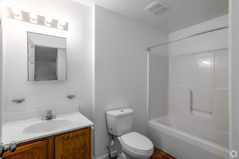 225 W 4th St #2 - Photo 3 of 18