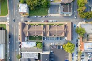 featured image of 225 W 4th St #4