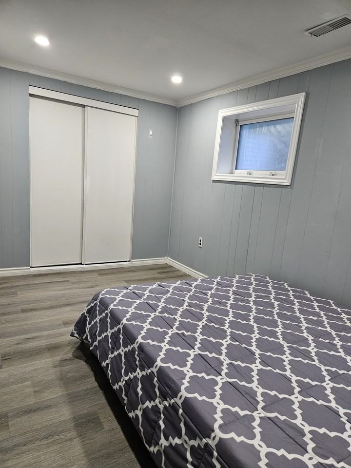 128 Toulon Crescent - Photo 2 of 9