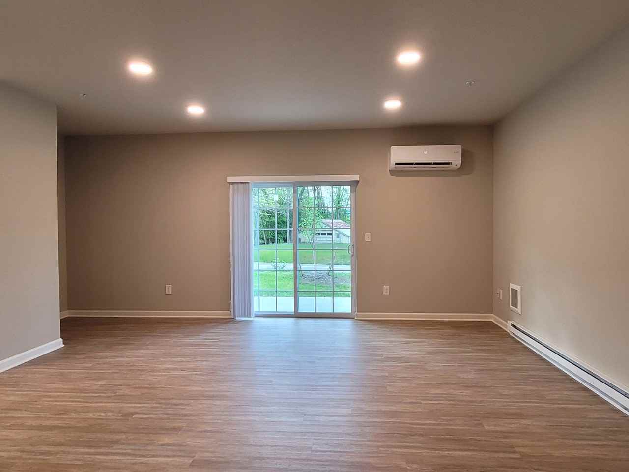 72 Sun Valley Dr #208 - Photo 2 of 10