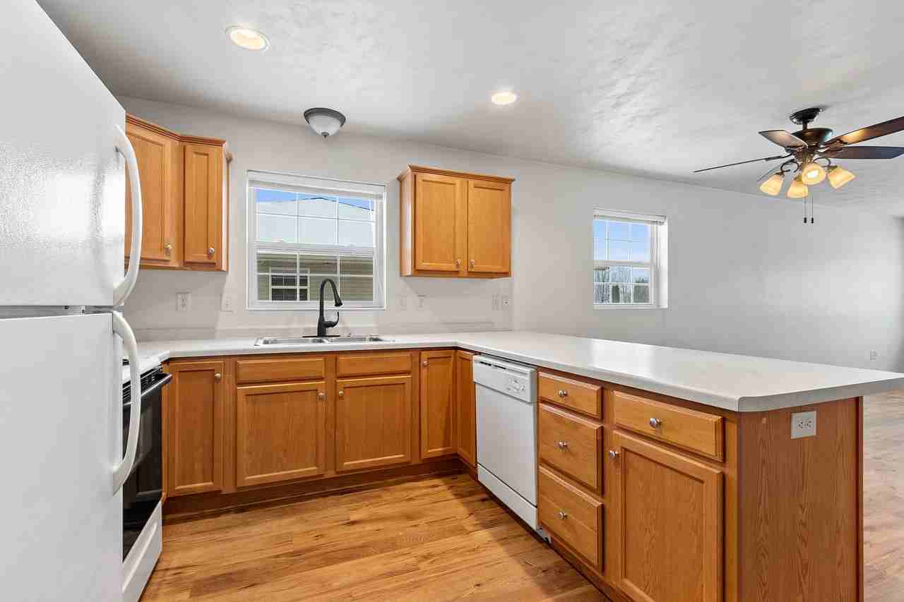 363 Meadowview Rd - Photo 2 of 26