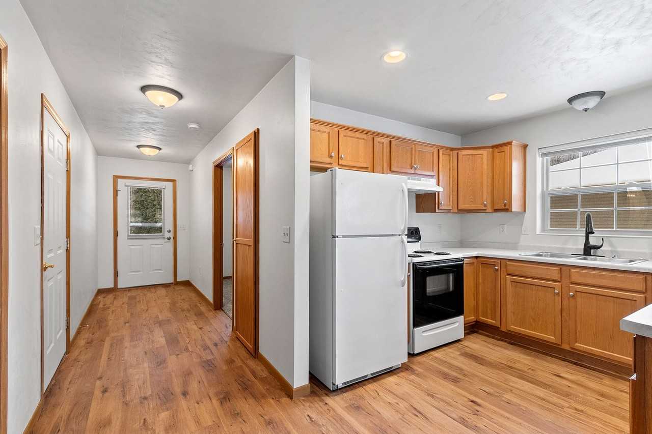 363 Meadowview Rd - Photo 4 of 26