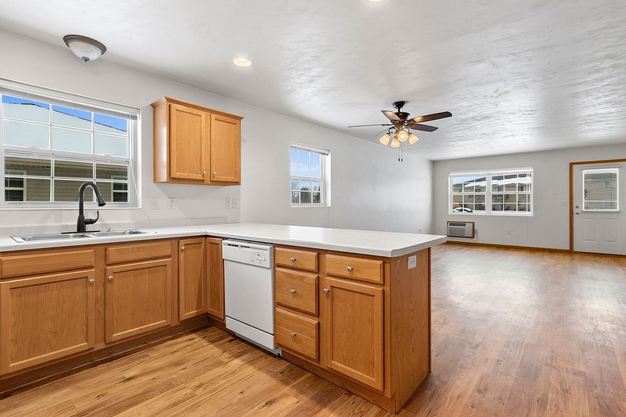 363 Meadowview Rd - Photo 5 of 26