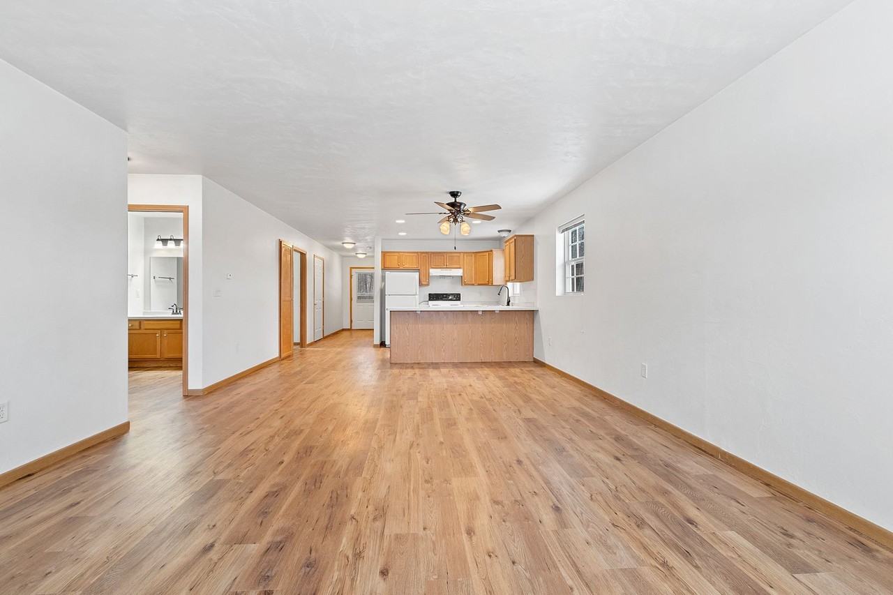 363 Meadowview Rd - Photo 6 of 26